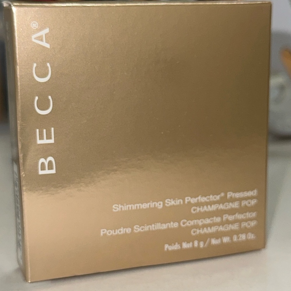 COPY - NEW IN BOX Becca highlight champagne pop